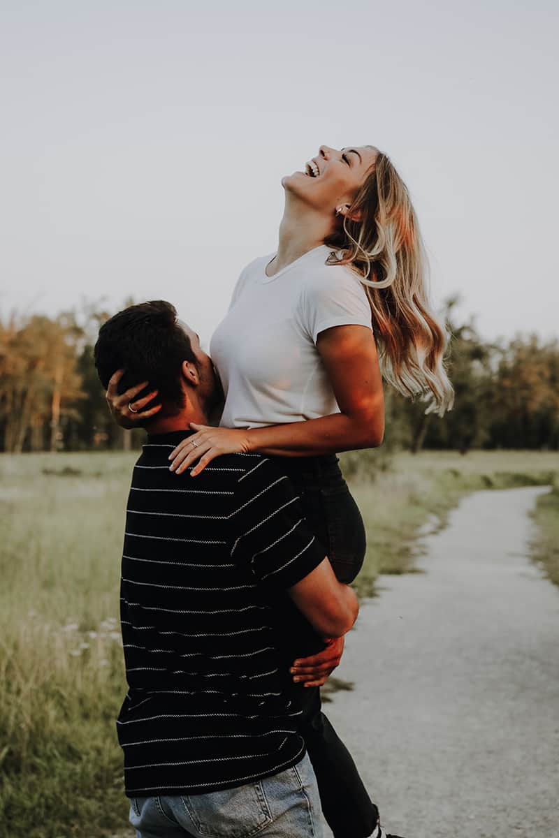 37 Must Try Cute Couple Photo Poses! - Praise Wedding | Wedding couple  pictures, Photo poses for couples, Fun wedding photography